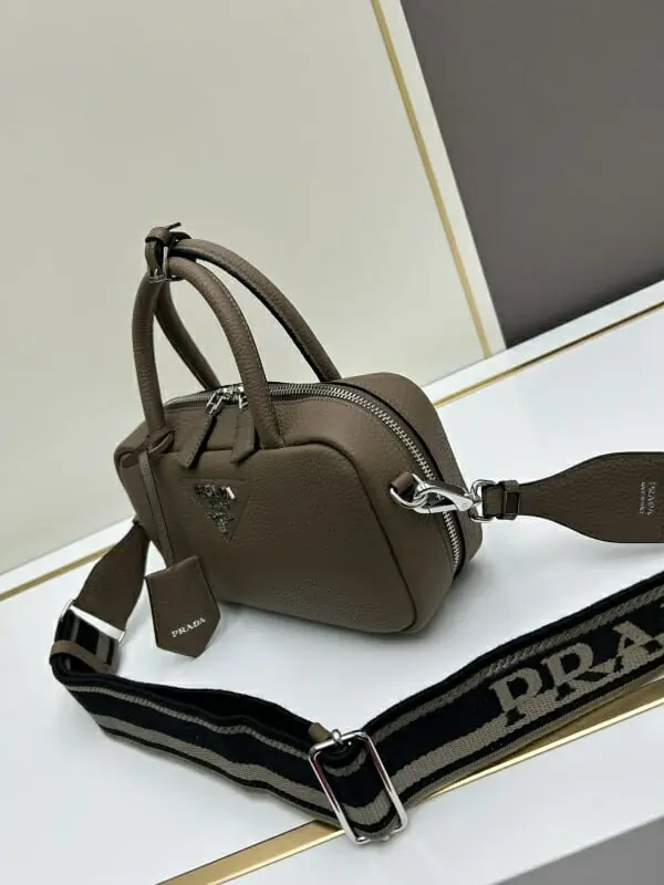 prada aaa qualite sac a main  pour femme s_11a30311